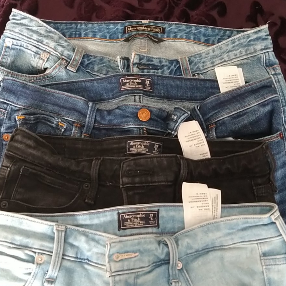 4 pairs of Abercrombie & Fitch jeans